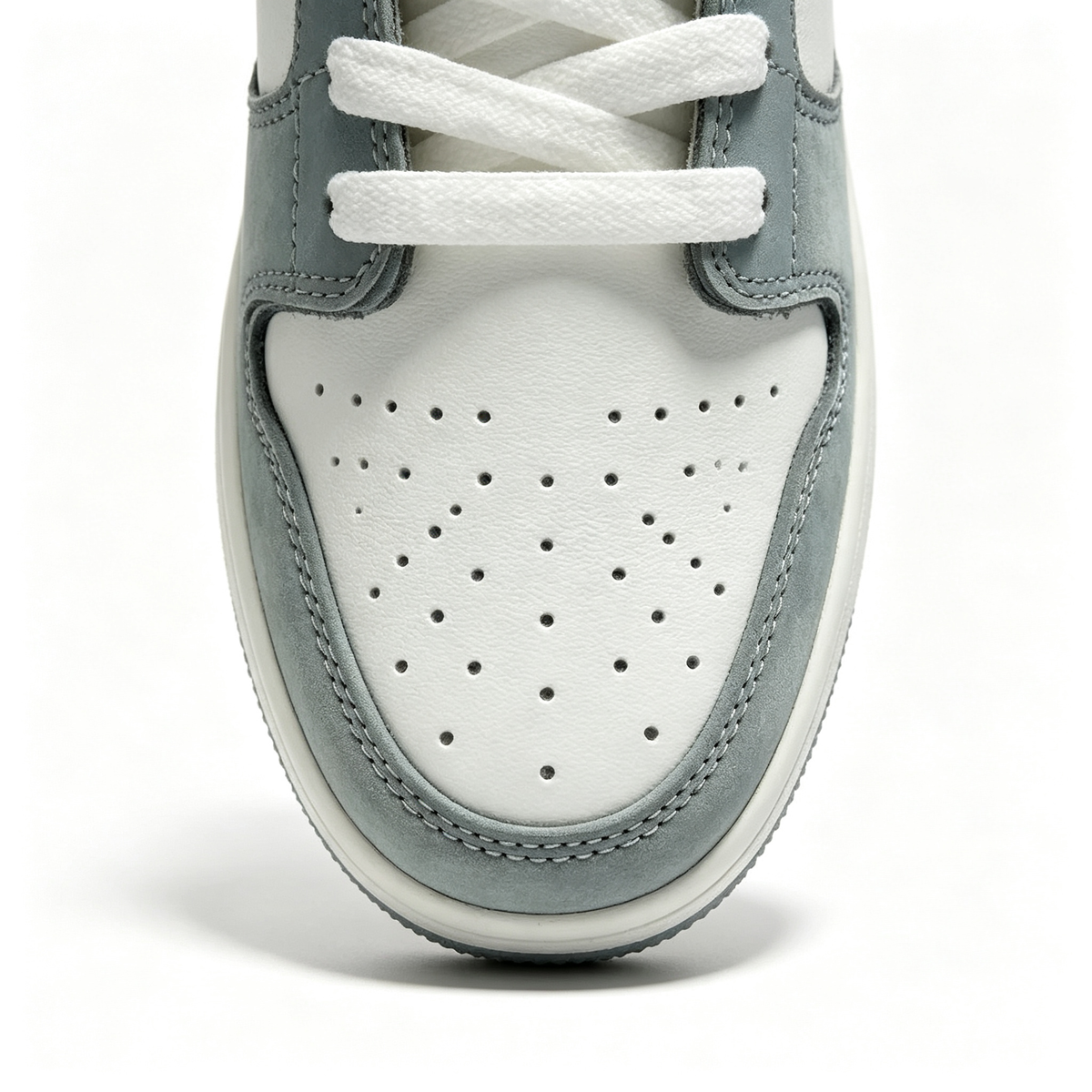 Nike Dunk Low ¨C White / Light Blue / Brown / Gum