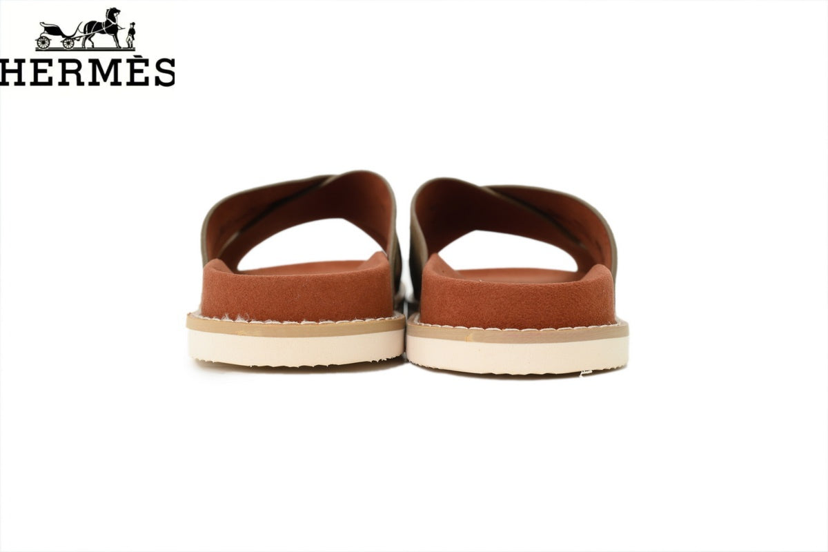 Herm¨¨s Olive Green Suede Cross-Strap Slide Sandal