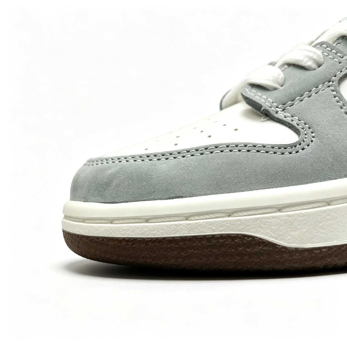 Nike Dunk Low ¨C White / Light Blue / Brown / Gum